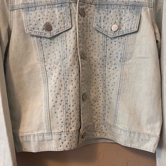 ๐ท๏ธ๐๐ light blue denim crystal button up denim jacket with design lining - Picture 7 of 17